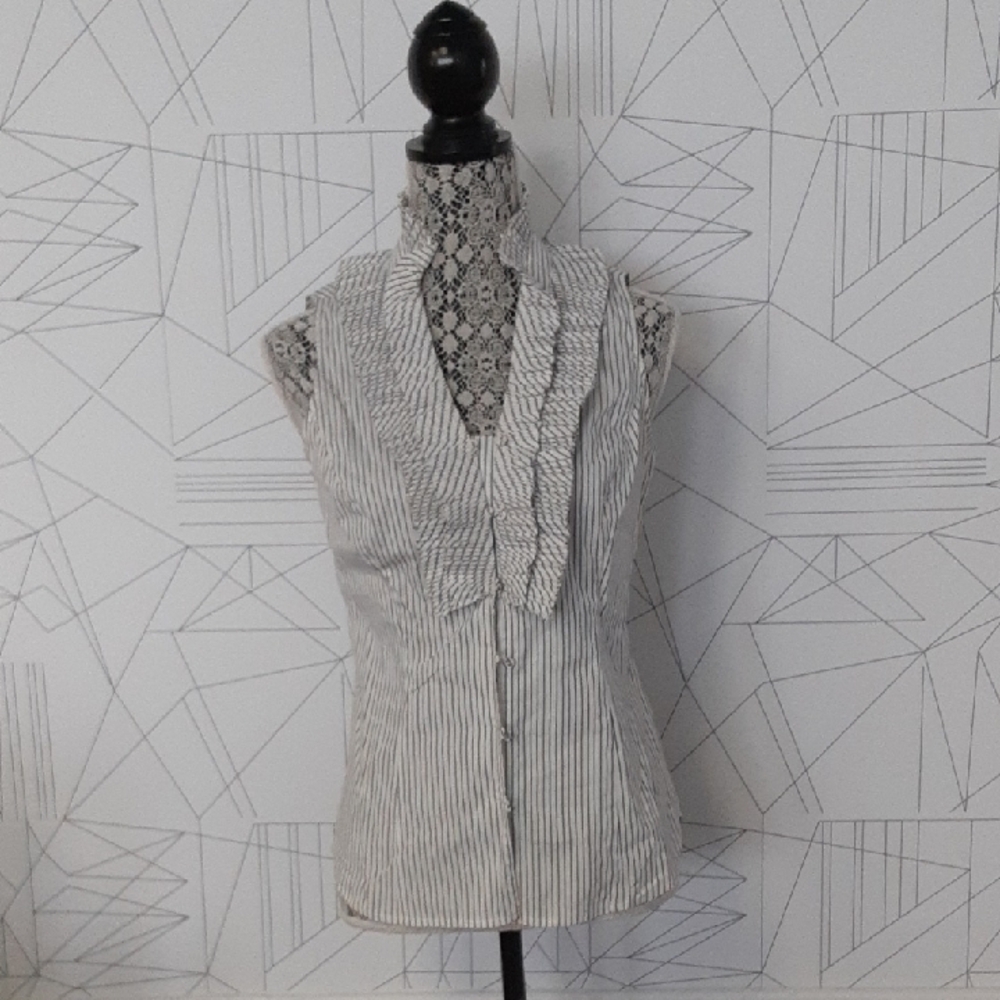 White House Black Market Black and White Fitted Button Down Shirt